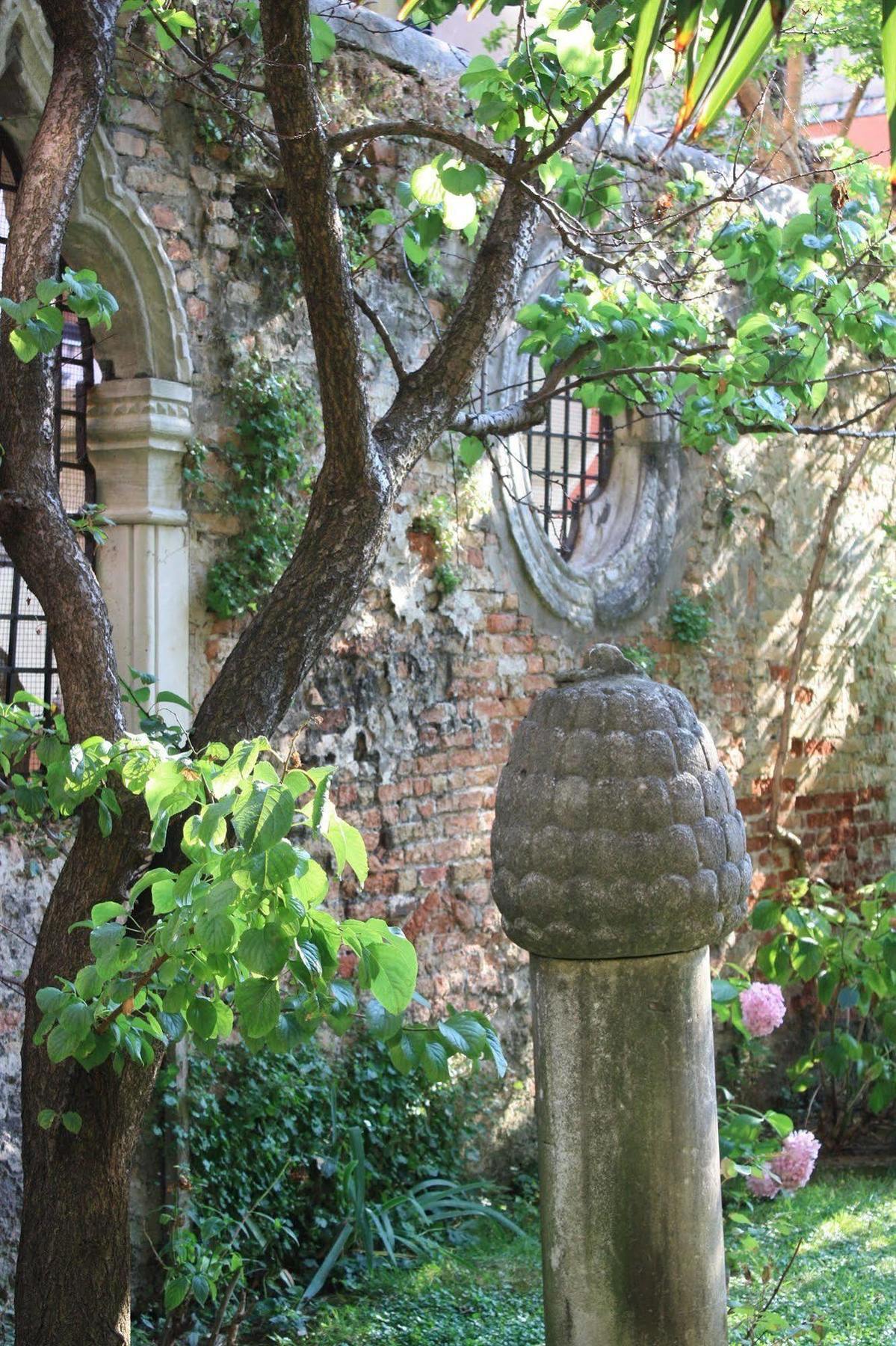 Appartamento Garden Ca' Rezzonico Venice Ngoại thất bức ảnh