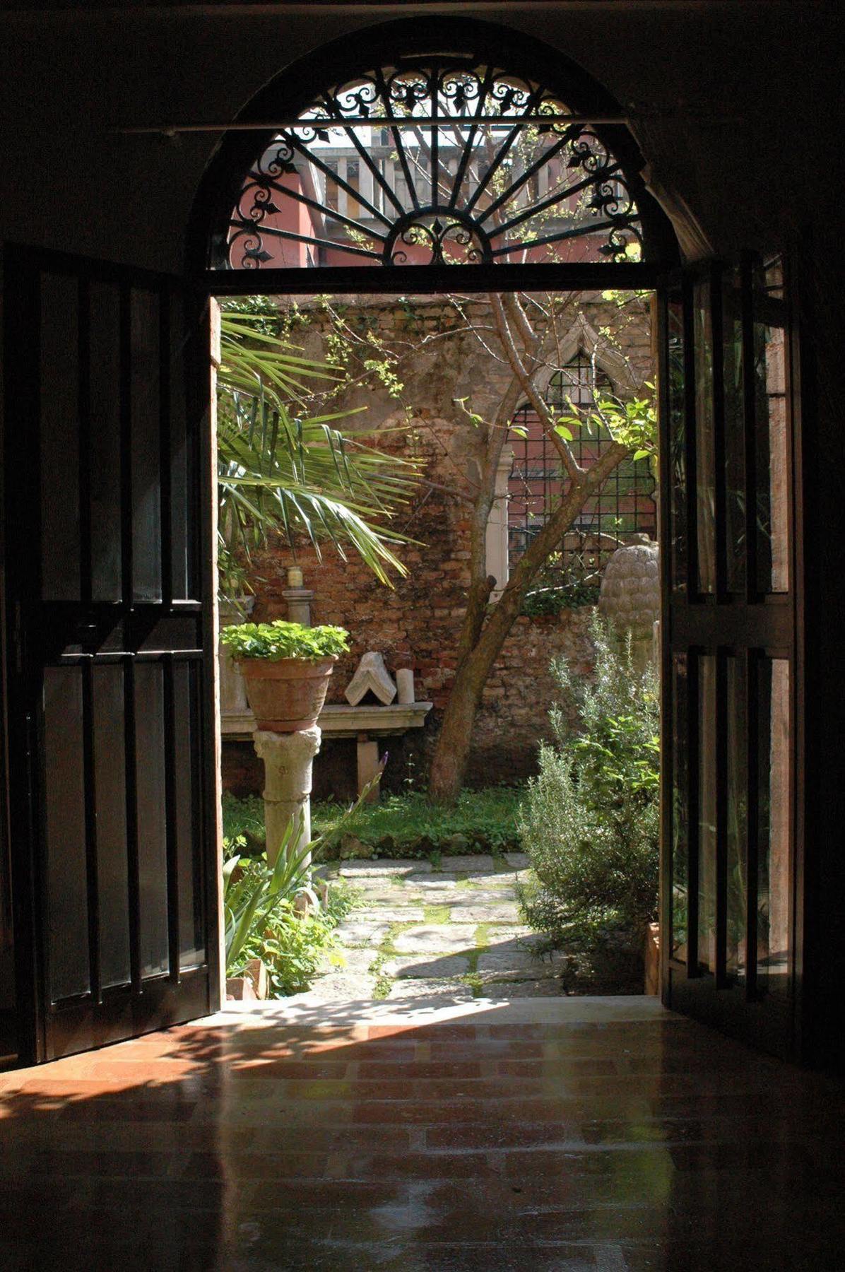 Appartamento Garden Ca' Rezzonico Venice Ngoại thất bức ảnh